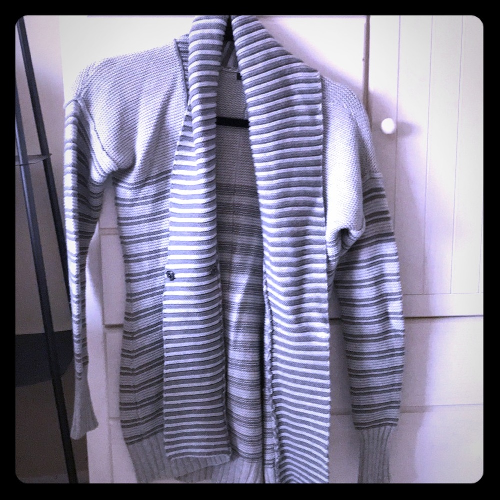 Super cute and cozy banana republic sweater